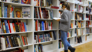 how many people read books US